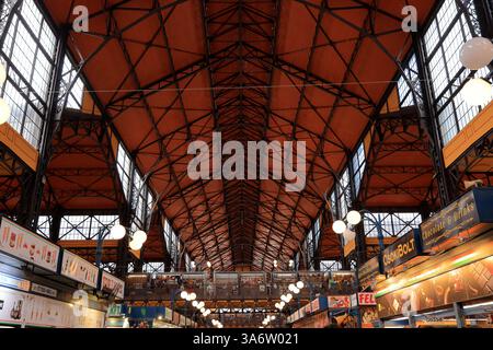 Zentrale Markthalle, ein Lebensmittelgeschäft, Souvenirmarkt in Budapest Ungarn Stockfoto