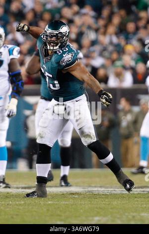 10. November 2014: Philadelphia Eagles Inside Linebacker Mychal Kendricks (95) reagiert auf seinen Sack während des NFL-Spiels zwischen den Carolina Panthers und Philadelphia Eagles im Lincoln Financial Field in Philadelphia. Die Philadelphia Eagles gewannen 45-21.(Bild: © Chris Szagola/Cal Sport Media/ZUMAPRESS.com) Stockfoto