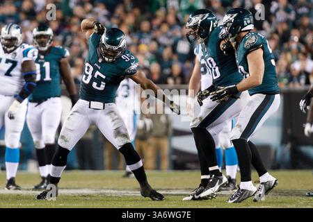 10. November 2014: Philadelphia Eagles Inside Linebacker Mychal Kendricks (95) reagiert auf seinen Sack während des NFL-Spiels zwischen den Carolina Panthers und Philadelphia Eagles im Lincoln Financial Field in Philadelphia. Die Philadelphia Eagles gewannen 45-21.(Bild: © Chris Szagola/Cal Sport Media/ZUMAPRESS.com) Stockfoto