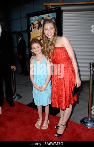 8. August 2008: Morgan Lily und Rachel Seiferth während der Premiere des neuen Films aus Overture Films HENRY POOLE IS HERE, der am 7. August 2008 in Los Angeles im ArcLight Cinemas stattfand. Jenny Bierlich- K59001JBI(Bild: © Globe Photos/ZUMAPRESS.com) Stockfoto