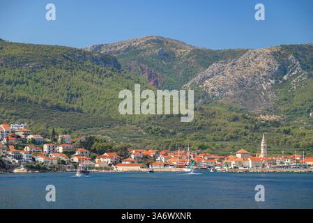 Altstadt von Jelsa auf der adriatischen Insel Hvar in der Grafschaft Split-Dalmatien in Kroatien am 24. August 2024 Stockfoto