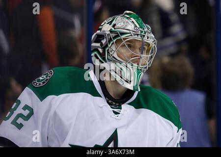 14. Oktober 2014; Dallas Stars Torwart Kari Lehtonen (32) während des NHL-Spiels zwischen den Dallas Stars und den Columbus Blue Jackets in der Nationwide Arena in Columbus, OH. Die Dallas Stars besiegten die Columbus Blue Jackets mit 4:2 (Bild: © Aaron Doster/Cal Sport Media/ZUMAPRESS.com) Stockfoto