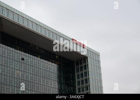 Oberste Ecke des Hauptsitzes der Spiegel News Group in Hamburg Stockfoto