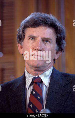 März 1987; Austin, TX, USA; GARY WARREN hart (* 28. November 1936 in Colorado) ist ein US-amerikanischer Politiker und Jurist. Zuvor war er Senator für Colorado und kandidierte bei den US-Präsidentschaftswahlen 1984 und 1988. Stockfoto