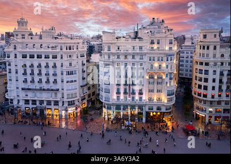 Blick von der Dachterrasse des Atenea Sky bei Sonnenuntergang, Plaza del Ayuntamiento, Valencia, Comunidad Valenciana, Spanien, Europa Stockfoto