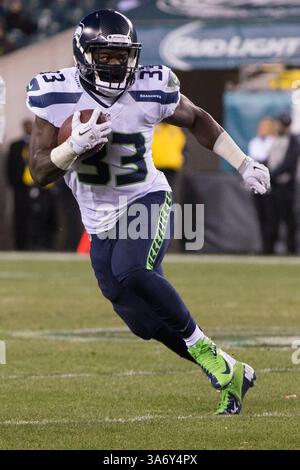 7. Dezember 2014: Seattle Seahawks Running Back Christine Michael (33) im NFL-Spiel zwischen den Seattle Seahawks und den Philadelphia Eagles im Lincoln Financial Field in Philadelphia, Pennsylvania. Die Seattle Seahawks gewannen 24:14. (Bild: © Chris Szagola/Cal Sport Media/ZUMAPRESS.com) Stockfoto
