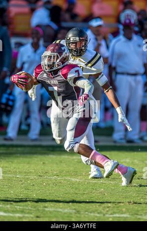 25. Oktober 2014: Houston, Texas, USA: Texas Southern Tigers Running Back Daveonn Porter (7) versucht während eines NCAA-Fußballspiels zwischen der University of Arkansas at Pine Bluff Golden Lions und den Texas Southern Tigers im BBVA Compass Stadium, Houston, Tx, um ein minimales Spiel zu gewinnen. Arkansas-Pine Bluff Beat TSU 38-37(Bild: © Rudy Hardy/Cal Sport Media/ZUMAPRESS.com) Stockfoto