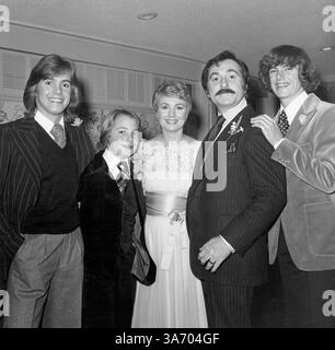 12. Juli 2006 - SHIRLEY JONES mit SHAUN CASSIDY, RYAN CASSIDY, MARTY INGELS und PATRICK CASSIDY. NATE CUTLER-(Kredit-Bild: © Globe Photos/ZUMAPRESS.com) Stockfoto