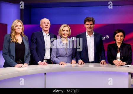 Journalistin Angelika Hellemann Bild, Journalistin Friedrich Küppersbusch, Moderatorin Petra Gerster, Unternehmer Carsten Maschmeyer und Moderatorin Sandra Maischberger in der ARD-Talkshow Maischberger im WDR-Studio Köln. Köln, 25.03.2025 NRW Deutschland *** Journalistin Angelika Hellemann Bild , Journalistin Friedrich Küppersbusch, Moderatorin Petra Gerster, Unternehmerin Carsten Maschmeyer und Moderatorin Sandra Maischberger in der ARD Talkshow Maischberger im WDR-Studio Köln, 25 03 2025 NRW Deutschland Copyright: XChristophxHardtx Stockfoto