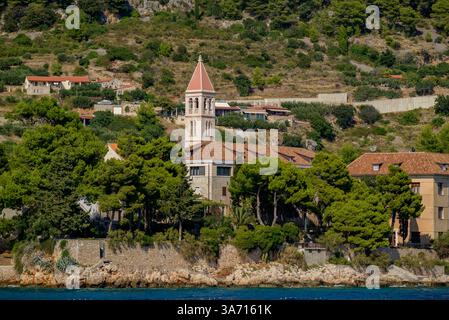 Dominikanerkloster in der Stadt Bol auf der Insel Brac in der Grafschaft Split-Dalmatien in Kroatien am 24. August 2024 Stockfoto
