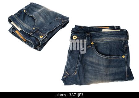 Blaue Jeans auf weißem Hintergrund. Draufsicht. Stockfoto