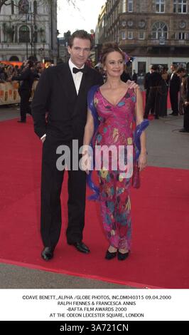 April 2000 - London, Großbritannien - ©DAVE BENETT ALPHA / DM040315 09.04.2000.RALPH FIENNES & FRANCESCA ANNIS.-BAFTA FILM AWARDS 2000.AT THE ODEON LEICESTER SQUARE, LONDON(Credit Image: © Globe Photos/ZUMAPRESS.com) Stockfoto