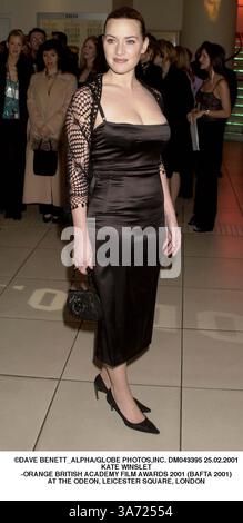 Februar 2001 - London, Großbritannien - ©DAVE BENETT ALPHA/ DM043395 25.02.2001.KATE WINSLET.-ORANGE BRITISH ACADEMY FILM AWARDS 2001 (BAFTA 2001).AT THE ODEON, LEICESTER SQUARE, LONDON(Credit Image: © Globe Photos/ZUMAPRESS.com) Stockfoto