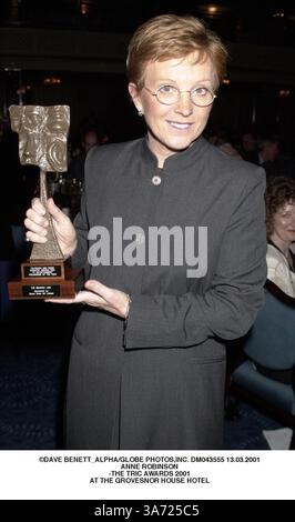 März 2001 - London, Großbritannien - ©DAVE BENETT ALPHA/ DM043555 13.03.2001.ANNE ROBINSON.-THE TRIC AWARDS 2001.AT THE GROVESNOR HOUSE HOTEL(Kreditbild: © Globe Photos/ZUMAPRESS.com) Stockfoto