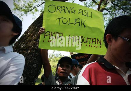 16. Oktober 2014 - Kuala Lumpur, Malaysia - Malaysier gehen für Frieden und Freiheit vor das Parlament in Kuala Lumpur, um ein Memorandum gegen den Sedition Act zu fordern. (Bild: © Hafiz Sohaimi/ZUMA Wire/ZUMAPRESS.com) Stockfoto