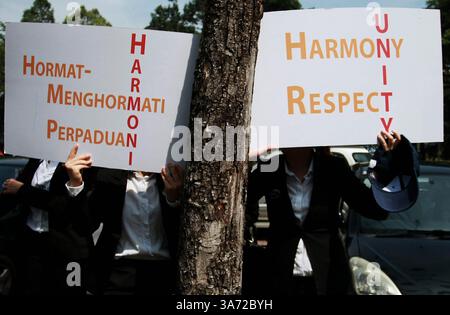 16. Oktober 2014 - Kuala Lumpur, Malaysia - Malaysier gehen für Frieden und Freiheit vor das Parlament in Kuala Lumpur, um ein Memorandum gegen den Sedition Act zu fordern. (Bild: © Hafiz Sohaimi/ZUMA Wire/ZUMAPRESS.com) Stockfoto