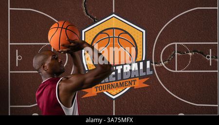 Bild der Wörter Basketballturnier und männlicher Basketballspieler mit goldenem Konfetti über dem Platz Stockfoto