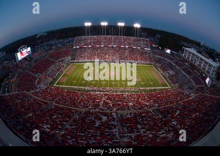 November 2012: Raleigh, North Carolina, USA – North Carolina State Wolfpack während des heutigen Spiels. NC State besiegt Wake Forest 37-6 im Carter-Finley Stadium in Raleigh, North Carolina. (Bild: © Anthony Barham/ZUMAPRESS.com) Stockfoto