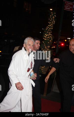 15. Dezember 2012 - New York, New York, USA - Mick Jagger, Ron Wood und Charlie Watts, die vom Konzert in New Jersey am Samstag, dem 15. Dezember 2012, in dieses Hotel zurückkehrten!! 2012 (Bild: © William Regan/Globe Photos/ZUMAPRESS.com) Stockfoto