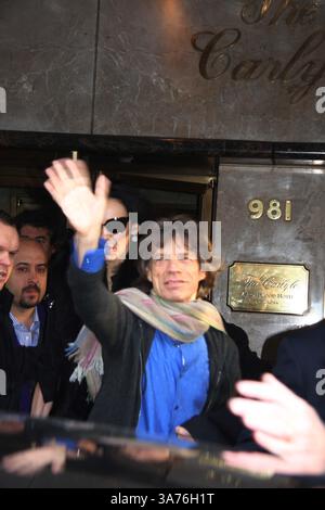 15. Dezember 2012 - New York, New York, USA - Mick Jagger, Kieth Richards, Ron Wood und Lady Gaga verließen das Hotel für ein Konzert in New Jersey am Samstag, den 15. Dezember 2012!! 2012 (Bild: © William Regan/Globe Photos/ZUMAPRESS.com) Stockfoto