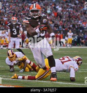 16. Dezember 2012 – Cleveland, OH, USA – Cleveland Browns Running Back Trent Richardson erzielt am Sonntag, den 16. Dezember 2012, im Cleveland Browns Stadium einen Touchdown im zweiten Quartal gegen die Washington Redskins. Die Washington Redskins besiegten 38 die Cleveland Browns. (Bild: © Phil Masturzo/MCT/ZUMAPRESS.com) Stockfoto