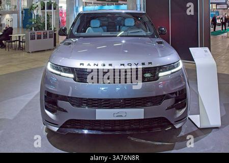Pasila, Helsinki, Finnland Bis 14. März. 2025: Range Rover Sport P460e Plug-in Hybrid Dynamic HSE bei AUTO 25 und Mobility Show in Messukeskus Helsinki. Stockfoto