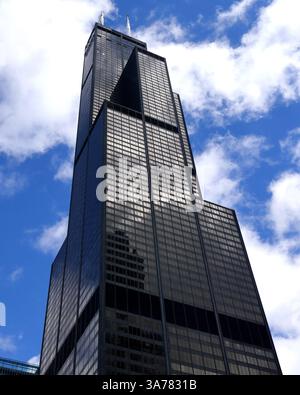 Das höchste Gebäude Chicagos, der Willis Tower, befindet sich im Geschäftsviertel Chicago Loop Stockfoto