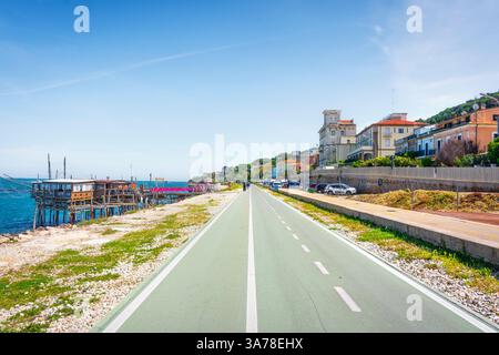 Radweg La Via Verde Costa dei Trabocchi. San Vito Chietino, Region Abruzzen, Italien Stockfoto