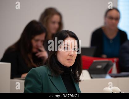 Potsdam, Deutschland. März 2025. Die brandenburgische Gesundheits- und Sozialministerin Britta Müller spricht während der Fragestunde im brandenburgischen landtag. Quelle: Soeren Stache/dpa/Alamy Live News Stockfoto
