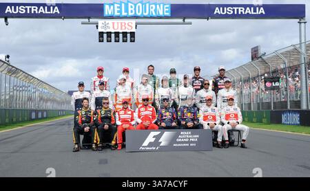 17. März 2013 – Melbourne, Victoria, Australien – die Fahrer posieren für das offizielle Fahrerfoto am vierten Tag des Formel-1-Grand Prix 2013 in Melbourne, Australien. (Kreditbild: © Theo Karanikos/ZUMAPRESS.com) Stockfoto