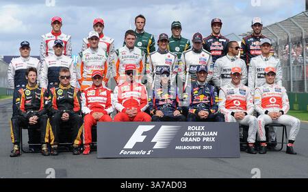 17. März 2013 – Melbourne, Victoria, Australien – die Fahrer posieren für das offizielle Fahrerfoto am vierten Tag des Formel-1-Grand Prix 2013 in Melbourne, Australien. (Kreditbild: © Theo Karanikos/ZUMAPRESS.com) Stockfoto