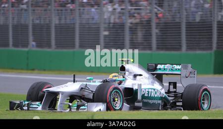 17. März 2013 - Melbourne, Victoria, Australien - Lewis Hamilton (GBR) von Mercedes AMG Petronas F1 fuhr am vierten Tag des Formel 1 Grand Prix von Australien 2013 mit dem Mercedes-Benz F1 W04. (Kreditbild: © Theo Karanikos/ZUMAPRESS.com) Stockfoto