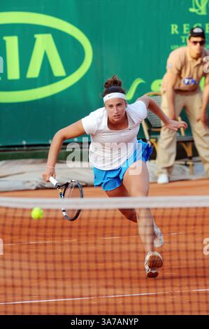 27. April 2013 - Tunis, Tunesien - Sara Sorribes Tormo (ESP) beim Finale des Internationalen Tennis-Turniers in Tunis. Tunesier Ons Jabeur gewann das Internationale Tennis-Turnier „Nana Trophy Tour“ mit 25.000 Dollar, indem er leicht gegen die Spanierin Sara Sorribes Tormo (Weltklassifikation 542) mit 6-3,6-2 gewann. (Bild: © Chokri Mahjoub/ZUMAPRESS.com) Stockfoto