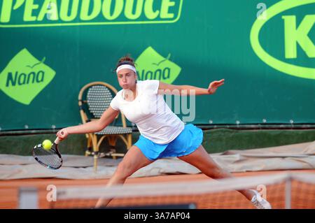 27. April 2013 - Tunis, Tunesien - Sara Sorribes Tormo (ESP) beim Finale des Internationalen Tennis-Turniers in Tunis. Tunesier Ons Jabeur gewann das Internationale Tennis-Turnier „Nana Trophy Tour“ mit 25.000 Dollar, indem er leicht gegen die Spanierin Sara Sorribes Tormo (Weltklassifikation 542) mit 6-3,6-2 gewann. (Bild: © Chokri Mahjoub/ZUMAPRESS.com) Stockfoto
