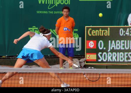 27. April 2013 - Tunis, Tunesien - Sara Sorribes Tormo (ESP) beim Finale des Internationalen Tennis-Turniers in Tunis. Tunesier Ons Jabeur gewann das Internationale Tennis-Turnier „Nana Trophy Tour“ mit 25.000 Dollar, indem er leicht gegen die Spanierin Sara Sorribes Tormo (Weltklassifikation 542) mit 6-3,6-2 gewann. (Bild: © Chokri Mahjoub/ZUMAPRESS.com) Stockfoto
