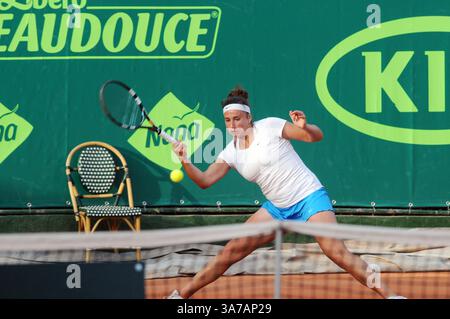 27. April 2013 - Tunis, Tunesien - Sara Sorribes Tormo (ESP) beim Finale des Internationalen Tennis-Turniers in Tunis. Tunesier Ons Jabeur gewann das Internationale Tennis-Turnier „Nana Trophy Tour“ mit 25.000 Dollar, indem er leicht gegen die Spanierin Sara Sorribes Tormo (Weltklassifikation 542) mit 6-3,6-2 gewann. (Bild: © Chokri Mahjoub/ZUMAPRESS.com) Stockfoto