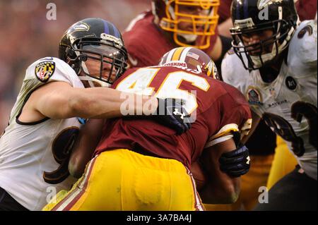 09. DEZEMBER 2012: Baltimore Ravens Outside Linebacker Paul Kruger (99) bekämpft Washington Redskins Running Back Alfred Morris (46) während des Matchups zwischen den Baltimore Ravens und den Washington Redskins im FedEx Field in Landover, MD. (Bild: © John Middlebrook/Cal Sport Media/ZUMAPRESS.com) Stockfoto