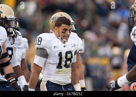 November 2012 - South Bend, Indiana, USA S - Pittsburgh DB VERJARRTE HOLLEY (18) während des Spiels gegen Notre Dame. Die Notre Dame Fighting Irish besiegten die Pittsburgh Panthers 29-26 in drei Überzeiten im Notre Dame Stadium in South Bend, Indiana. (Kreditbild: © Frank Jansky/ZUMAPRESS.com) Stockfoto