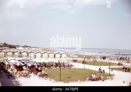 Lido di Venezia, Venedig Lido Beach, Italien. Aufgenommen im Juli 1965 auf 35-mm-Diafilm. Stockfoto