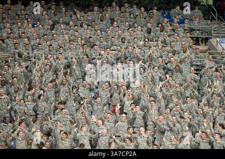 5. Januar 2013: San Antonio, Texas, Vereinigte Staaten von Amerika - 5. Januar 2013: US Army in Aktion während des All-American Bowl East vs West Teams, Alamodome San Antonio TX. (Bild: © Mario Cantu/Cal Sport Media/ZUMAPRESS.com) Stockfoto