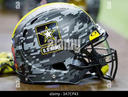 5. Januar 2013: San Antonio, Texas, Vereinigte Staaten von Amerika - 5. Januar 2013: East Team Helm während des All-American Bowl der US Army gegen das West Team, Alamodome San Antonio TX. (Bild: © Mario Cantu/Cal Sport Media/ZUMAPRESS.com) Stockfoto