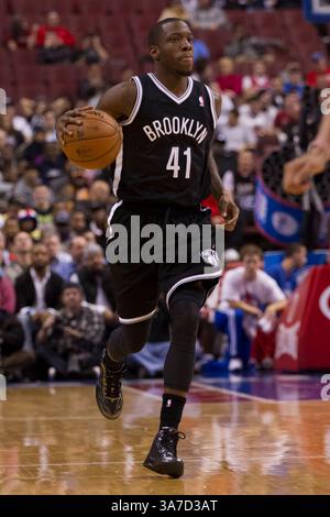 8. Januar 2013: Brooklyn Nets Point Guard Tyshawn Taylor (41) bringt den Ball während des NBA-Spiels zwischen den Brooklyn Nets und den Philadelphia 76ers im Wells Fargo Center in Philadelphia, Pennsylvania. The Brooklyn Nets Beat the Philadelphia 76ers, 109-89.(Bild: © Chris Szagola/Cal Sport Media/ZUMAPRESS.com) Stockfoto