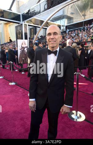 24. Februar 2013 – Hollywood, Kalifornien, USA – JEFFREY KATZENBERG, Empfänger des Jean Hersholt Humanitarian Award, kommt für die Oscars im Dolby Theatre in Hollywood an. (Bild: © Richard Harbaugh/AMPAS/ZUMAPRESS.com) Stockfoto