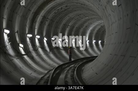 NEW DELHI, INDIEN - 3. APRIL: DMRC beginnt am Mittwoch, dem 03. April 2013, mit der zweiten Phase der Tunnelbauarbeiten für die U-Bahn-Station Janpath in Neu-Delhi. (Kreditbild: © India Today/ZUMAPRESS.com) Stockfoto