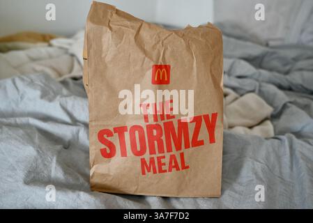 Eine macdonalds Stormzy Meal Brown Papiertüte in london england großbritannien Stockfoto