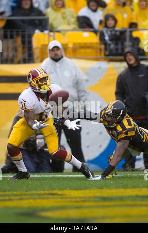 28. Oktober 2012: Redskins Wide Receiver Aldrick Robinson (11) und Steelers Eckstoß Keenan Lewis (23) im NFL-Spiel zwischen den Pittsburgh Steelers und Washington Redskins. Der Gastgeber Steelers besiegte die Redskins 27-12 im Heinz Field in Pittsburgh, PA. (Bild: © Scott Terna/Cal Sport Media/ZUMAPRESS.com) Stockfoto
