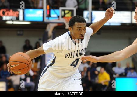 November 2012 - Villanova, Pennsylvania, USA - Villanova Wildcats Guard DARRUN HILLIARD (4) fährt mit dem Ball. In einem Spiel, das im Paviilion Villanova gespielt wird. Pennsylvania Villanova führt Columbia mit einer Punktzahl von 26-22. (Bild: © Michael McAtee/ZUMAPRESS.com) Stockfoto