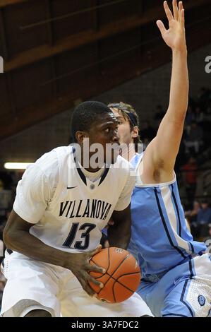 November 2012 - Villanova, Pennsylvania, USA - h13 mit tiefem Ball. In einem Spiel, das im Paviilion Villanova gespielt wird. Pennsylvania Villanova führt Columbia mit einer Punktzahl von 26-22. (Bild: © Michael McAtee/ZUMAPRESS.com) Stockfoto