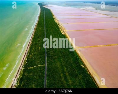 las coloradas Pink salines Drohne aus der Vogelperspektive yucatan mexiko Stockfoto