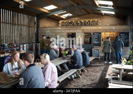 Jeremy Clarkson's Hawkstone Brewery auf der Diddly Squat Farm in der Nähe von Chipping Norton, Oxfordshire Stockfoto